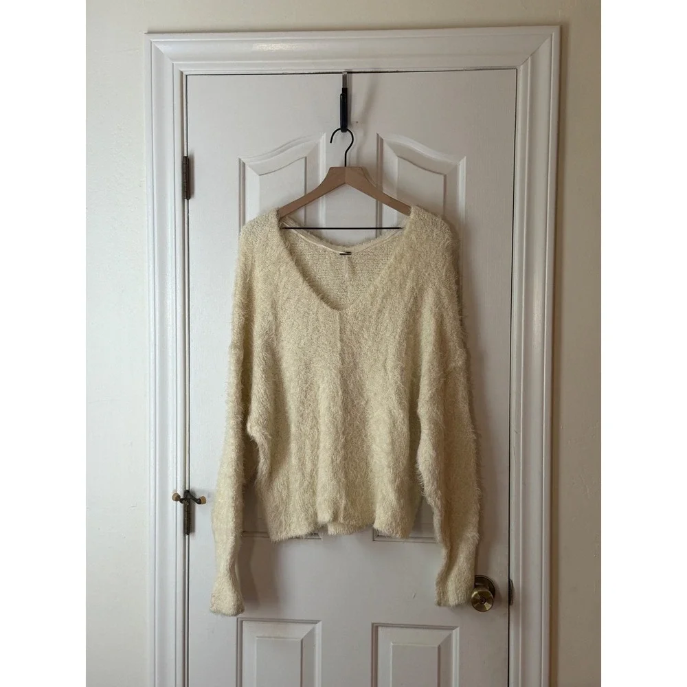 Free People | Icing‎ Fuzzy Knit Pullover Sweater Large Ivory V-Neck Oversized